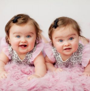 88fb21b5fd44ad9af2fa38dd62594c38 twin babies pictures twin baby girls 297x300 صور اطفال ملائكه, صغار صور اطفال توائم, Babes photo