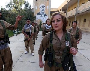 CeVBf0KW4AAVTYh 300x238 صور بنات بالزي العسكري, بنات مقاتلات, اجمل الفتيات في الزي العسكري