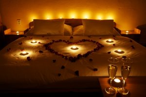 Romantic Bed Inspirations And Room Decoration With Flowers Candles Picture Bedroom Ideas Amazing Red Yellow Wall 300x200 صور ورود وشموع رومانسية للعشاق, photos flowers and candles romantic