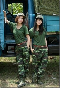 beautiful female vietnamese peoples army vietnamese girls 3 thumb 205x300 صور بنات بالزي العسكري, بنات مقاتلات, اجمل الفتيات في الزي العسكري