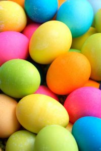 صور بيض ملون 6 300x450 200x300 صور تلوين البيض , رمزيات حلوة للبيض بالالوان