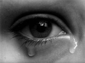 صور دمعة 3 450x335 300x223 صور دموع عيون تبكي ورمزيات عيون حزينة للواتساب