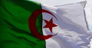 صور علم الجزائر 1 450x235 300x157 صور علم الجزائر , رمزيات العلم الجزائري والنجمه والهلال
