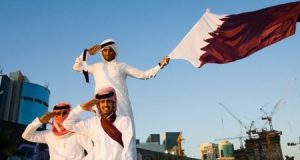 صور لعلم قطر 4 450x240 300x160 صور علم قطر , رمزيات وخلفيات للعلم القطري