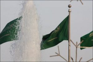 علم دولة السعودية 5 450x300 300x200 صور علم دولة السعودية , خلفيات علم المملكة العربية السعودية