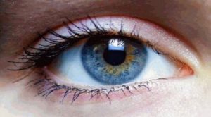 عيون 1 450x249 300x166 صور رمزيات عيون باللون الازرق وخلفيات وصور عيون زرقاء