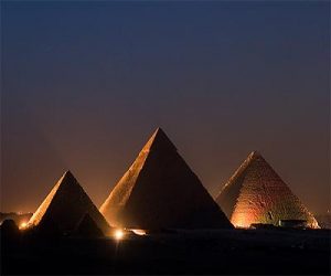 2 37 300x250 صور الاهرامات في الجيزة , صور السياحة في مصر