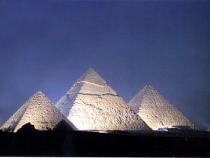 8 38 300x225 صور الاهرامات في الجيزة , صور السياحة في مصر