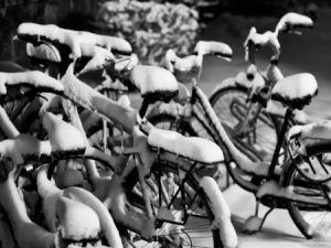 snowy bicycles wallpaper 800x600 450x338 300x225 صور موتوسيكلات السباق , كولكشن موتوسيكلات وعجل سباق بالوان جميلة