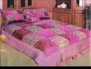 اطقم سرير 2015 2 450x340 300x227 صور تصميمات مفارس سرير , كولكشن مفارش سرير للعرسان