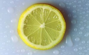 حلق ليمون 3 450x281 300x187 صور ليمون بنزهير اضاليا , الليمون في صور للسلطات والاكلات البحرية