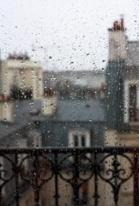 خلفيات عن المطر 4 304x450 203x300 صور خلفيات امطار في الشوارع , خلفيات رمزيات امطار في النوافذ