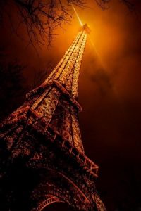 صور برج إيفل باريس 2 300x450 200x300 صور برج ايفل كخلفيات موبايل , رمزيات لبرج ايفل الجميل